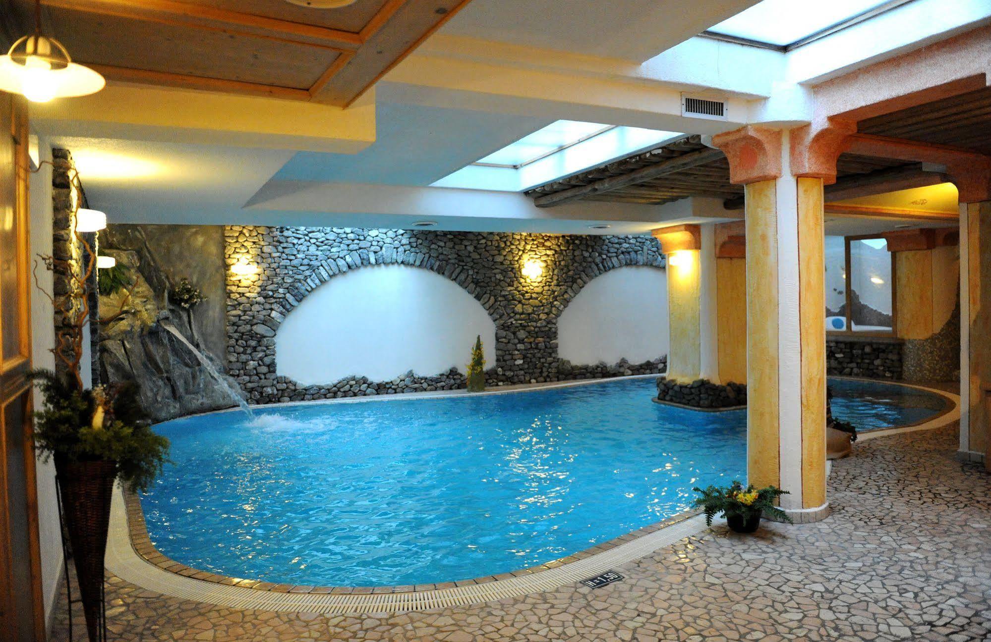 Hotel Helvetia Livigno Exterior foto